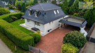 hausansicht drohne - Repräsentatives Viebrockhaus mit Mansarddach, Doppelcarport & Wohlfühl-Garten in Seevetal-Horst