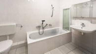 badezimmer 2 - Im Herzen von Fleestedt und gut vermietet! 4-Zimmer Wohnung mit 2 Tiefgaragenplätzen