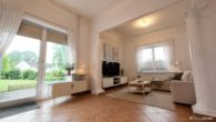 wohnzimmer möbliert ki generiert - Mehrfamilienhaus im Hittfelder Ortskern