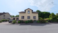 straßenansicht - Mehrfamilienhaus im Hittfelder Ortskern