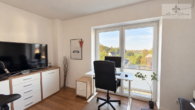 arbeitszimmer - Über den Dächern von Stelle – moderne 3-Zimmer-Wohnung mit Weitblick bis Hamburg