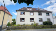 straßenansicht - Der frühe Vogel pickt den Wurm