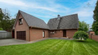 hausansicht vorne - Investment und Traumhaus möglich – EFH plus extra Baugrundstück für ein DH in Maschen-Horst