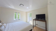 master schlafzimmer mit dachterrasse - Rosengarten Ehestorf! Architekten Villa vor Hamburg in Hanglage mit Spa-Flair & Dachterrasse