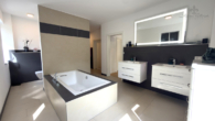 wellnessbad 5 - Rosengarten Ehestorf! Architekten Villa vor Hamburg in Hanglage mit Spa-Flair & Dachterrasse