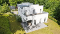 drohne garten 2 - Rosengarten Ehestorf! Architekten Villa vor Hamburg in Hanglage mit Spa-Flair & Dachterrasse