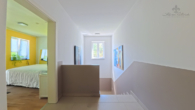 flur og mit blick ins schlafraum 2 - Rosengarten Ehestorf! Architekten Villa vor Hamburg in Hanglage mit Spa-Flair & Dachterrasse