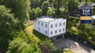 hausansicht drohne titel - Rosengarten Ehestorf! Architekten Villa vor Hamburg in Hanglage mit Spa-Flair & Dachterrasse