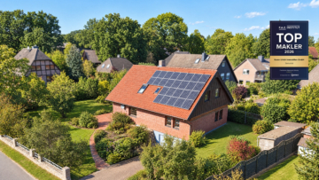 Niedrige Energiekosten & Echtholz-Charme: Massives Finnland-Holzhaus mit PV, 21217 Seevetal, Einfamilienhaus