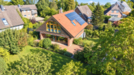 hausansicht drohne - Niedrige Energiekosten & Echtholz-Charme: Massives Finnland-Holzhaus mit PV